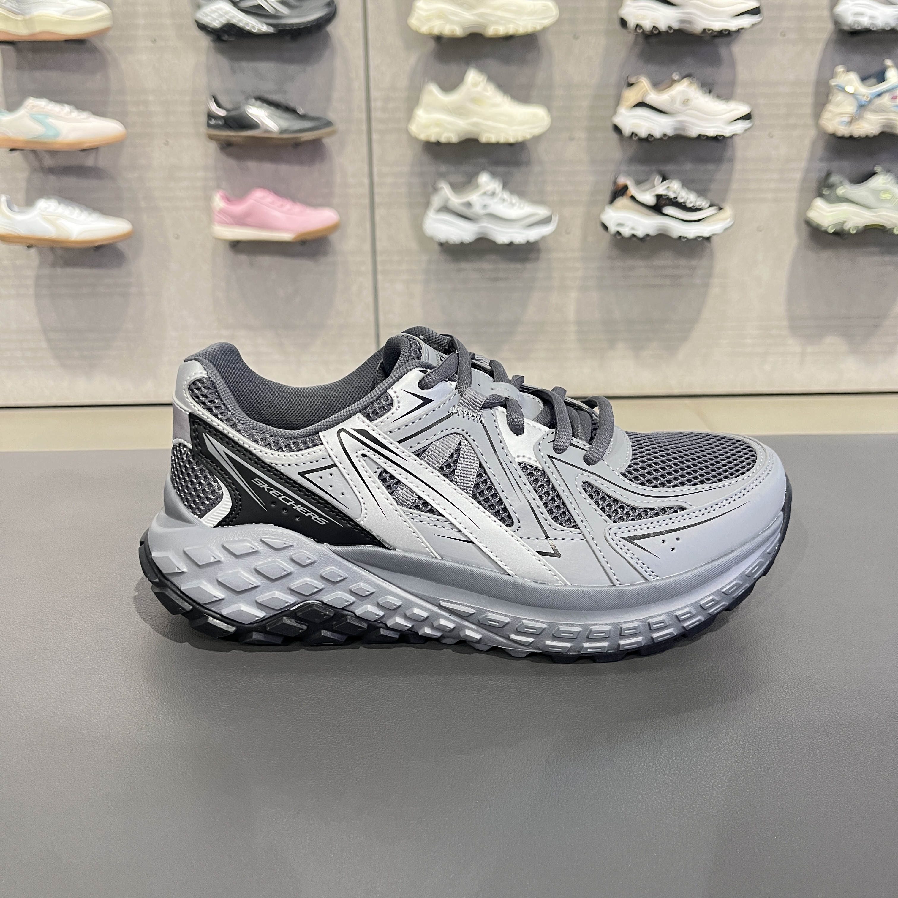 斯凯奇女透气增高休闲运动鞋