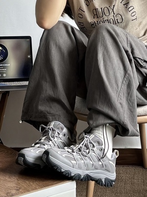 斯凯奇醒山系列男女缓震运动鞋