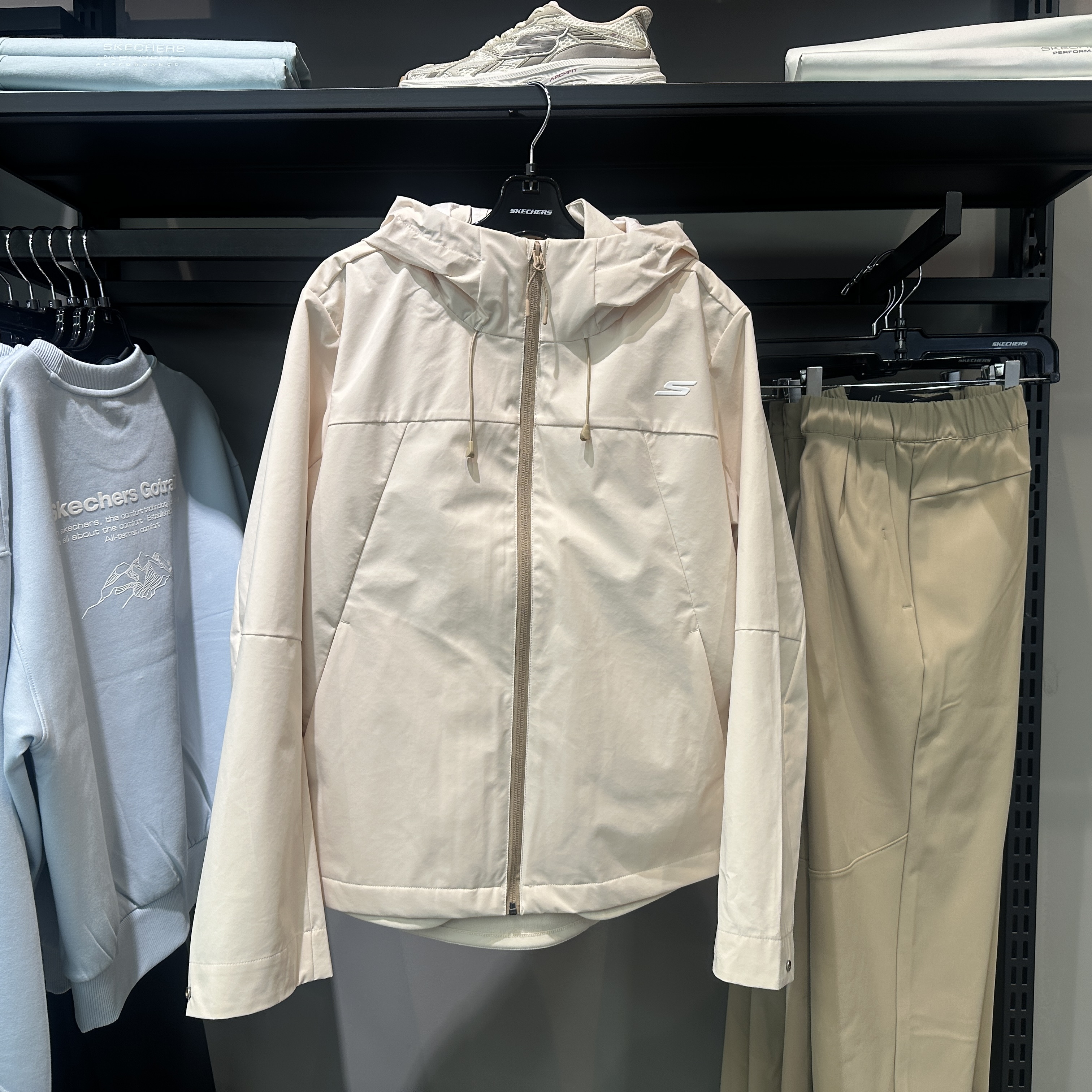 Skechers斯凯奇秋冬女款时尚舒适加绒连帽外套+梭织外套P425W177