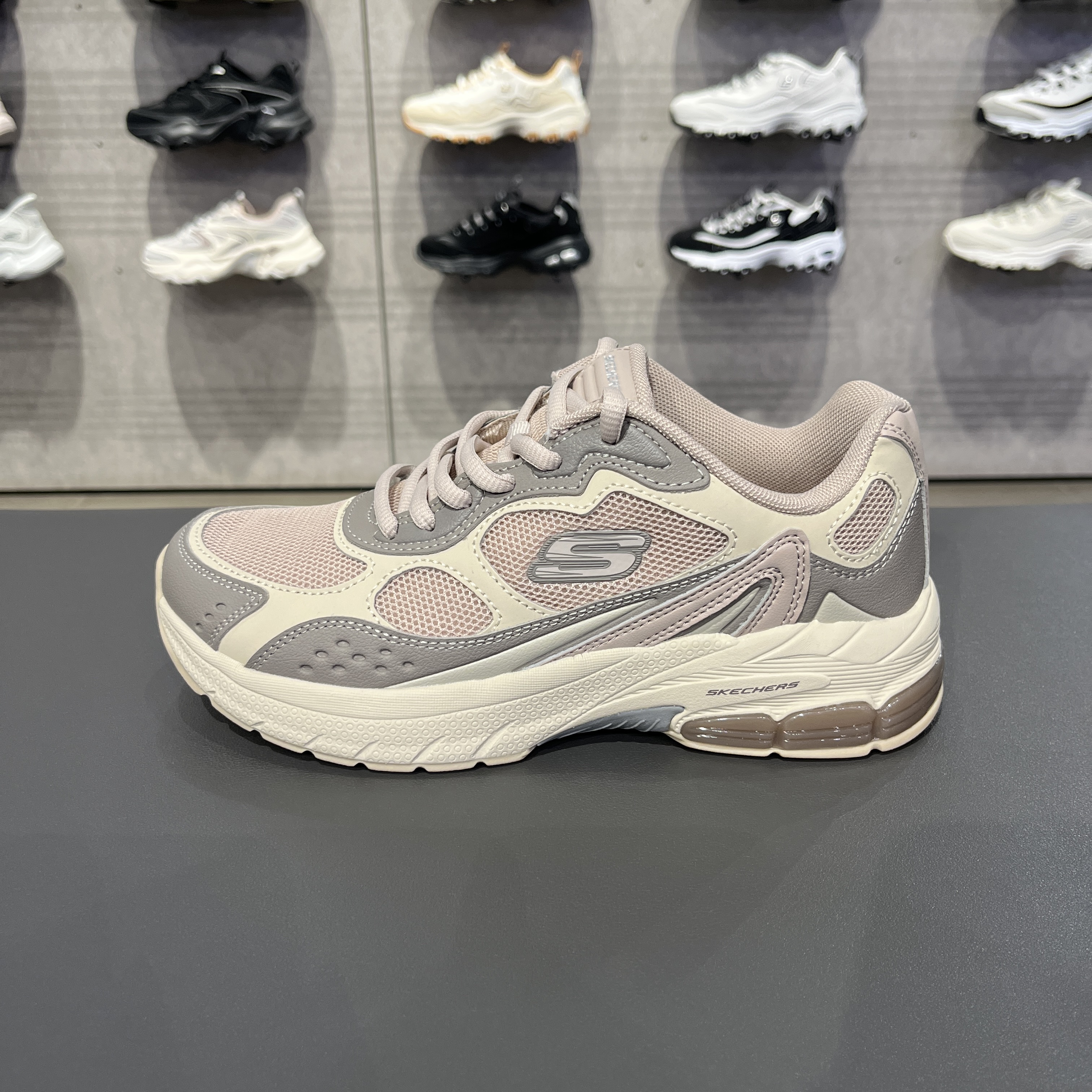 Skechers斯凯奇女士秋季百搭舒适柔软时尚耐磨休闲运动鞋898051
