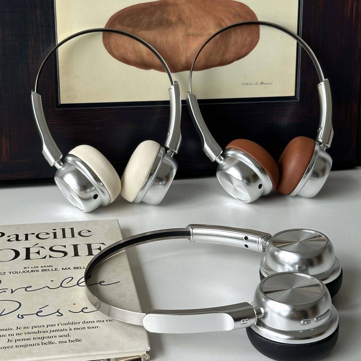 德国柏林之声博主同复古小头戴式蓝牙耳机美拉德穿搭高音质设计感