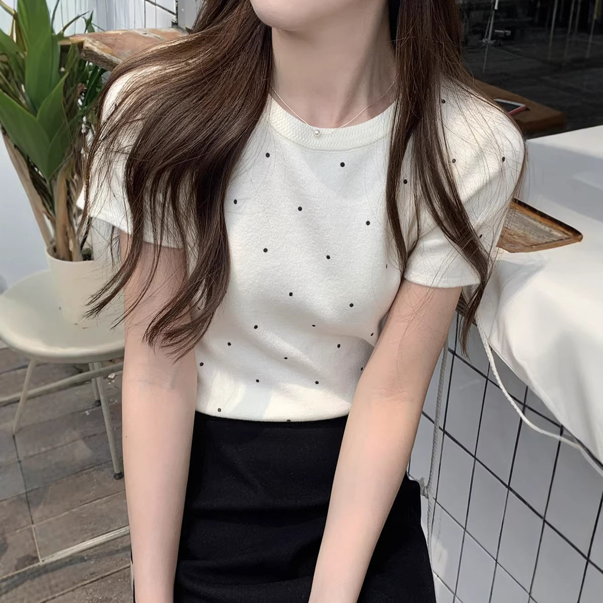 高级感圆领波点短袖针织衫女正肩薄款修身短上衣减龄夏季新款小衫