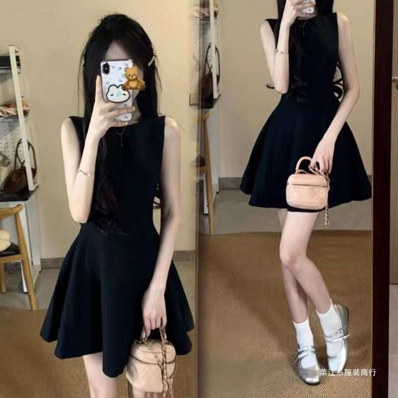 小个子赫本风黑色圆领a字短裙女法式气质收腰显瘦无袖背心连衣裙