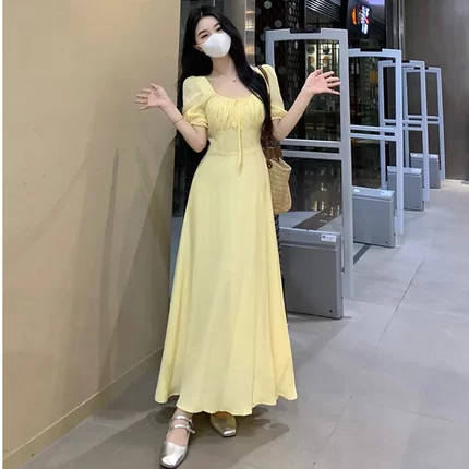 大码高级感甜美泡泡袖连衣裙女夏季胖mm黄色高腰气质收腰度假裙子