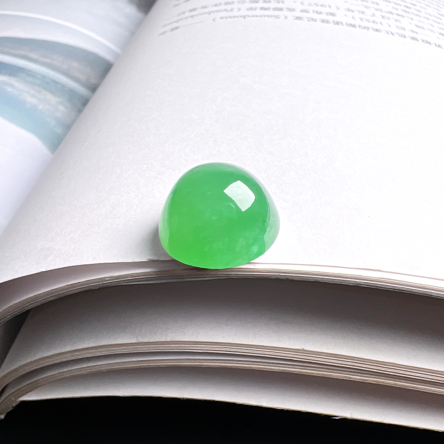 天然缅甸A货翡翠冰种浅阳绿戒指