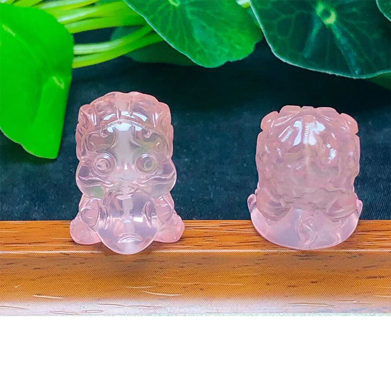 天然粉晶白水晶雕刻吞金兽摆件手工diy项链吊坠钥匙扣车挂挂件