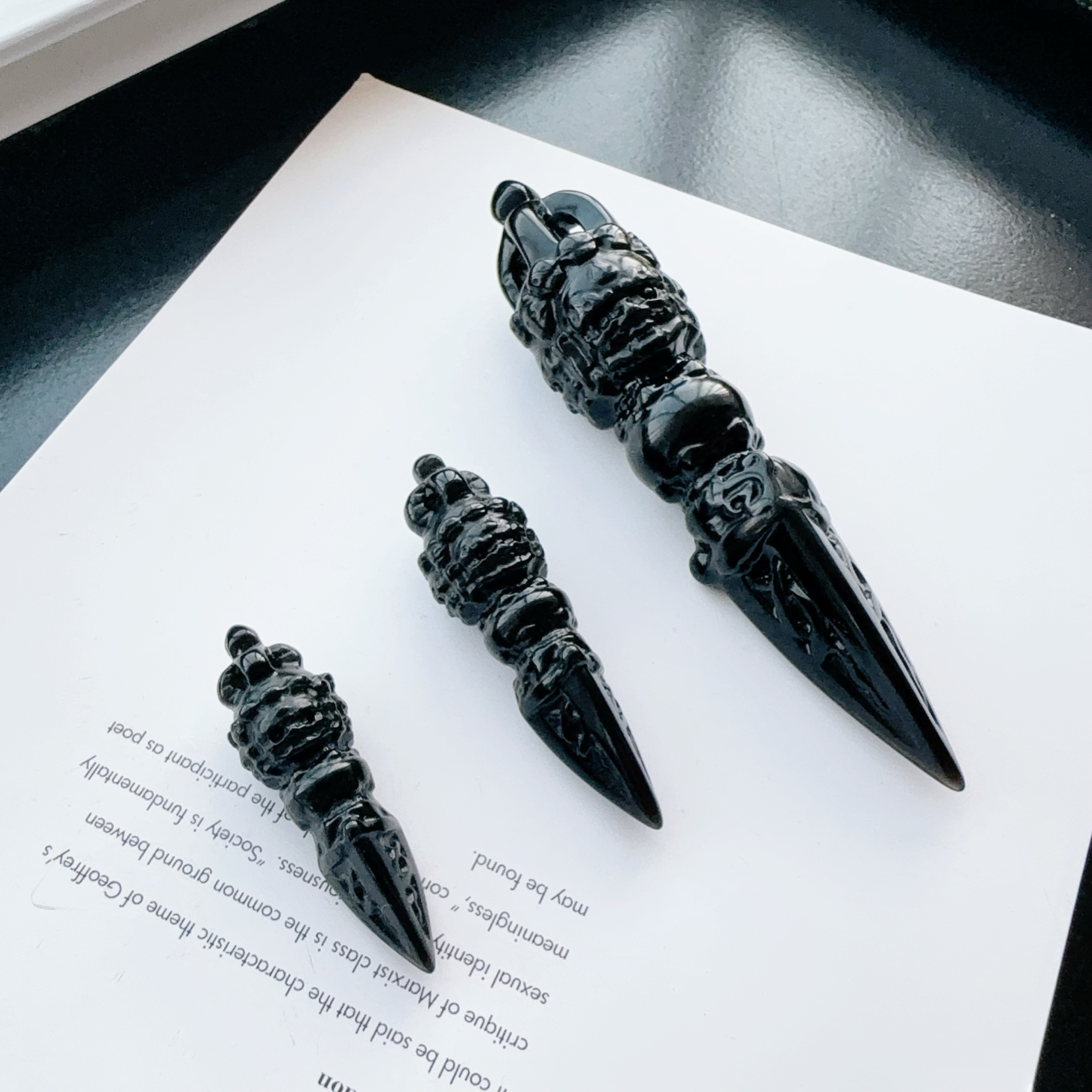 天然黑曜石普巴杵三面雕刻金刚杵降魔杵金刚撅把摆件装饰原石打磨