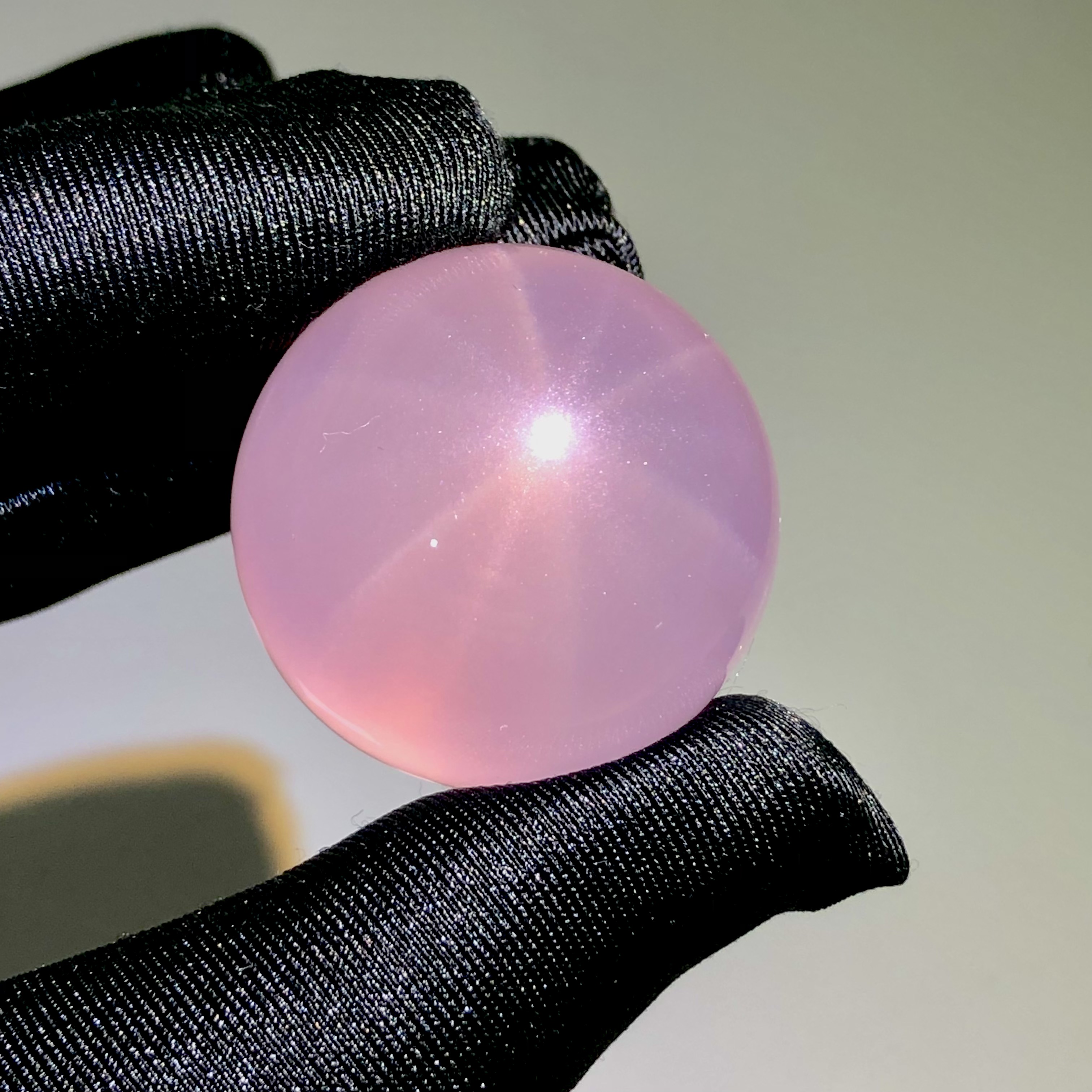 天然莫桑比克粉晶十二芒六芒星光粉全净体水晶球芙蓉石原矿摆件