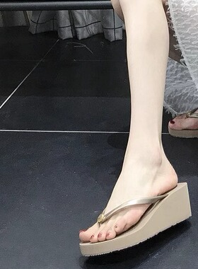 人字拖坡跟金色厚底小个子33小码大码女款时尚沙滩鞋度假旅游外穿