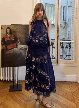 25年早秋新款镂空黑色拼接花卉刺绣吊带背心+风琴褶皱高腰半身裙