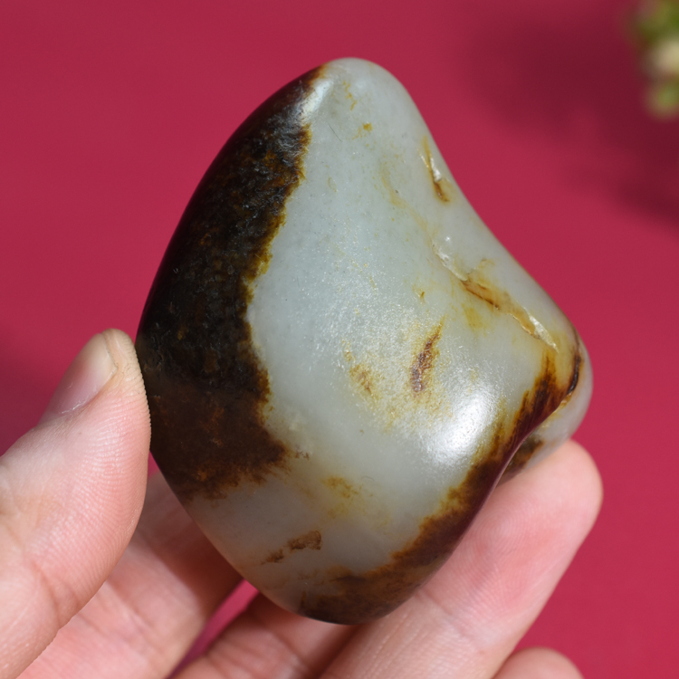 聚黑皮原石106g新疆和田玉籽料原石真皮真色原生态天地皮老熟玩料