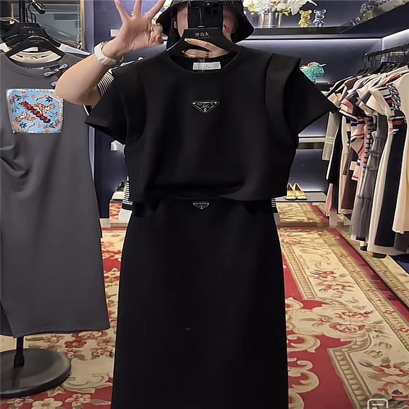 香港三角标短袖中长半裙套装女夏季暗黑系赫本风气质休闲两件式潮