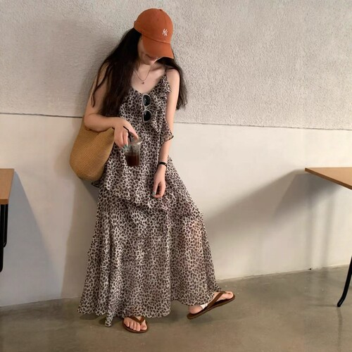 one seven复古不规则荷叶边豹纹吊带连衣裙女2026夏宽松显瘦长裙