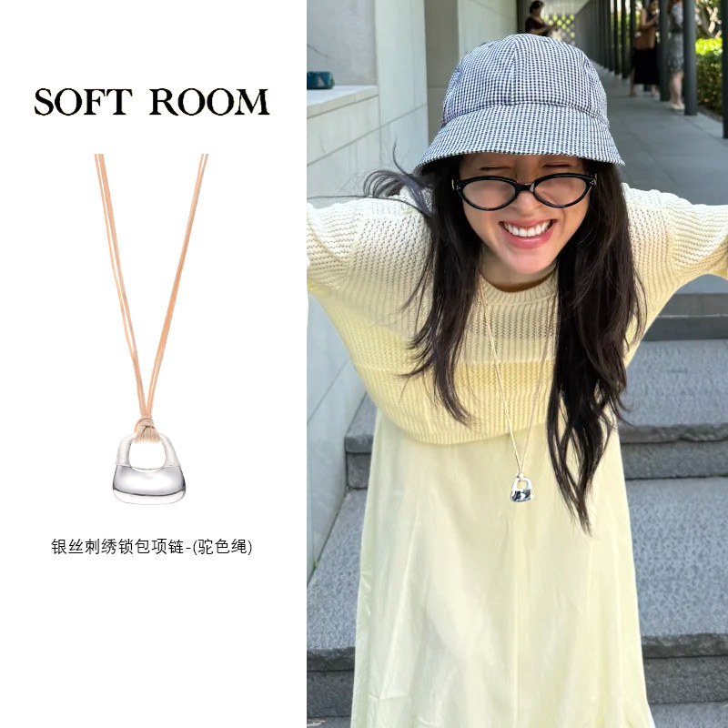 周雨彤同款SOFT ROOM银丝刺绣锁包项链女小众冷淡风皮绳长项链