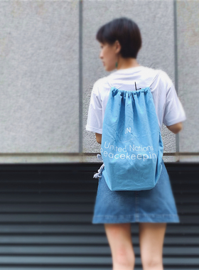 联合国UN维和部队蓝盔训练杂物包抽绳束口包军迷运动健身房双肩包