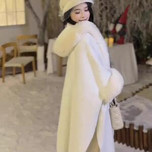 漂亮冬季保暖白雪连帽披肩斗篷网红爆款保暖时尚洋气显瘦开衫外套