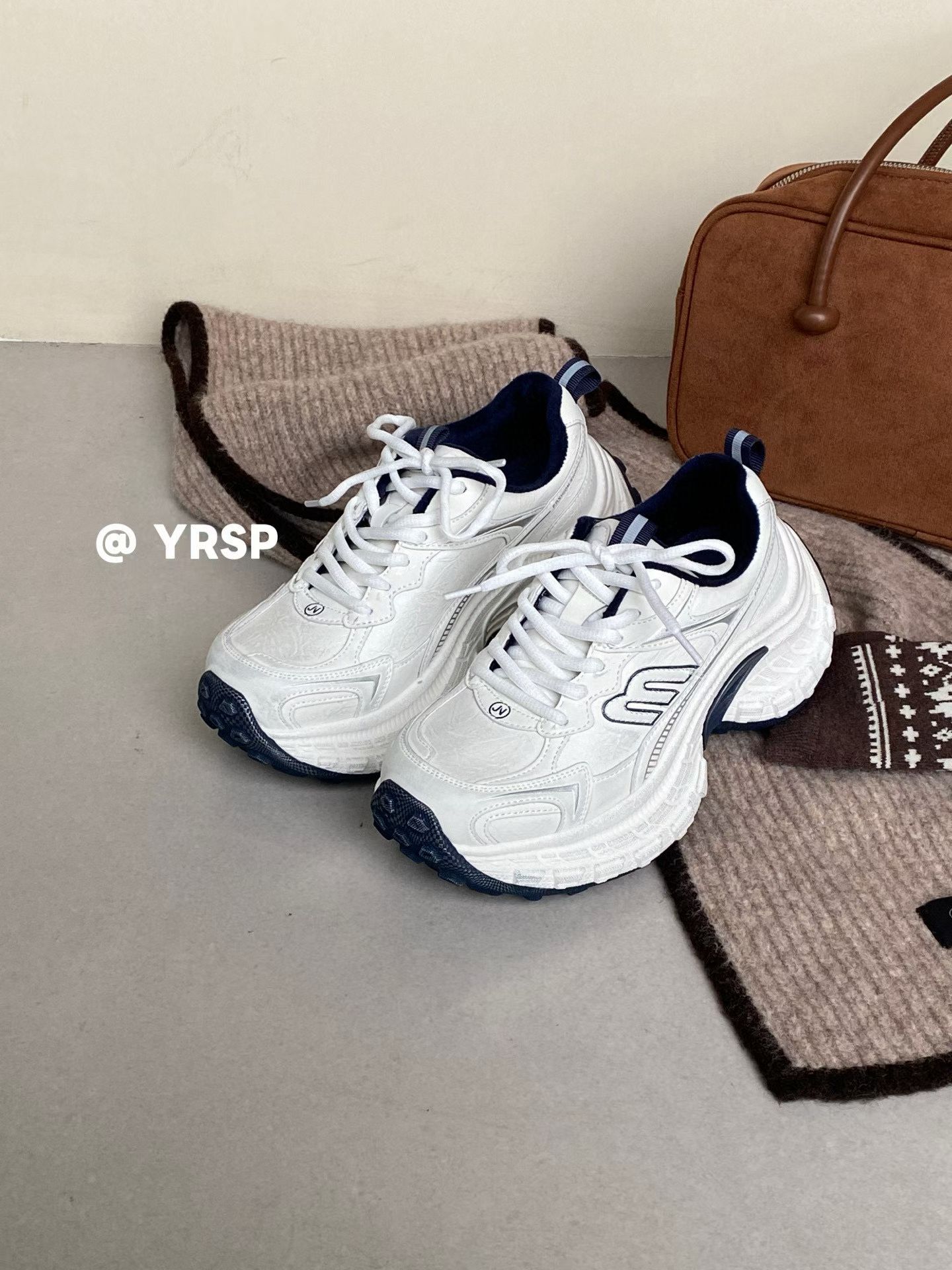 欧货真皮女鞋2025冬季新款运动鞋女37时尚厚底双鞋带舒适老爹鞋