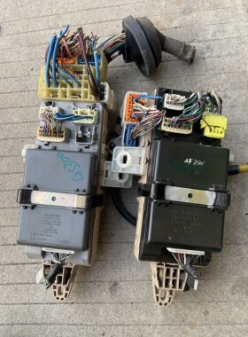 凌志GS300 161160车身电脑保险丝仪表台室内多路控制继电器盒总成