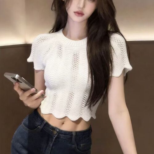 韩系漂亮设计感白色镂空小上衣女夏季巨好看冰丝针织正肩短袖t恤