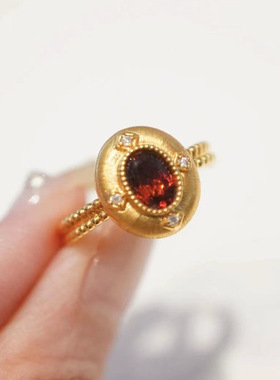 辉之翼珠宝2024新款925银镀18K金鸽子蛋石榴石戒指时尚气质派对款