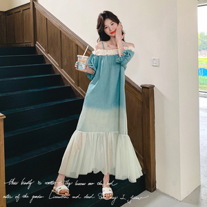 蓝色渐变一字肩吊带连衣裙女2025夏季新款法式超好看海边度假长裙图片