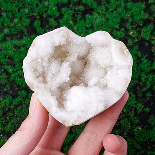 天然水晶玛瑙晶洞爱心 白水晶洞原石晶石矿石标本聚宝盆消磁摆件