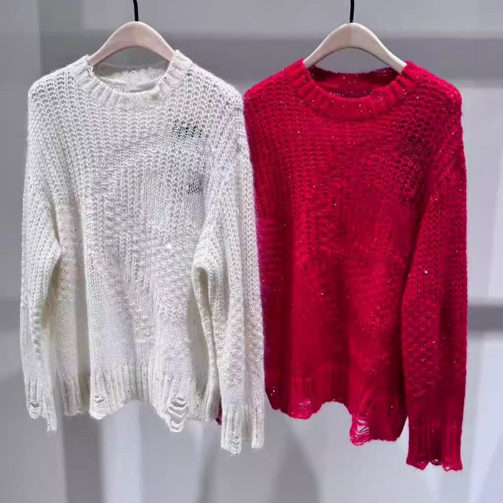 秋冬红亮片镂空破洞圆领针织衫