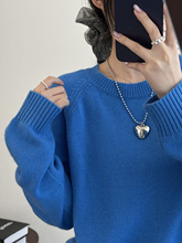 简约通勤显白多瑙河蓝羊毛圆领宽松套头毛衣女2025秋款针织衫6725