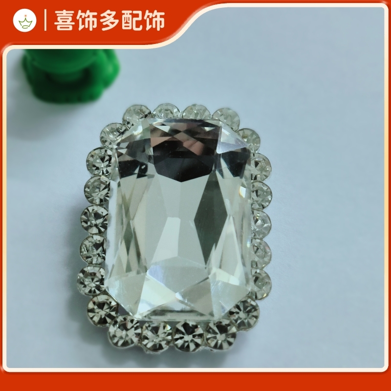 银底白色方形玻璃水钻别针扣