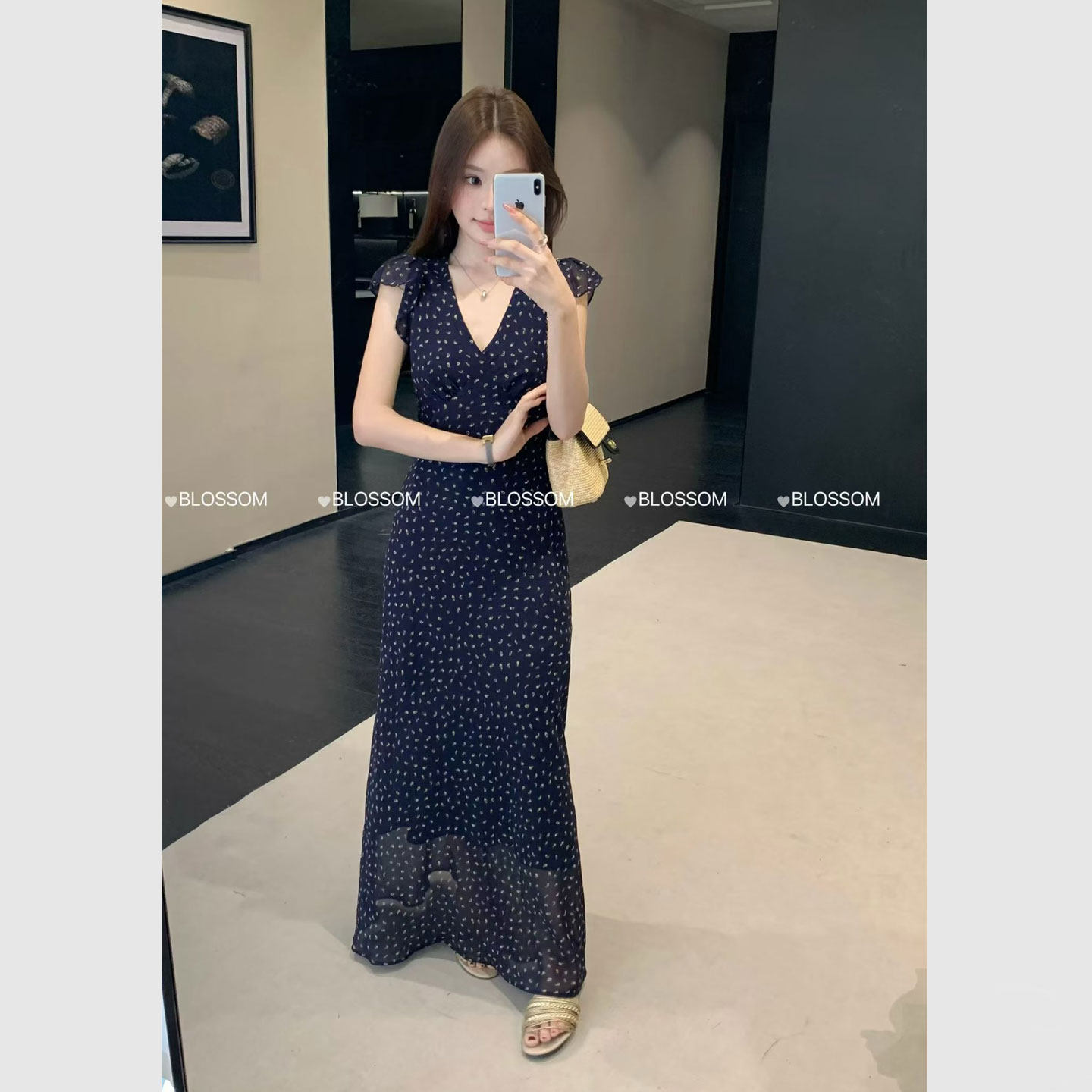 黑色碎花连衣裙女2026年新款夏飞飞袖法式沙滩裙子气质显瘦长裙子