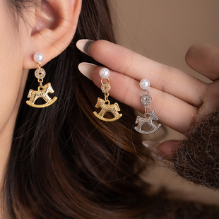 Golden Female Pony Pendant Earstuds Pearl Luxury