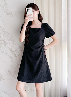 唐狮夏季黑色连衣裙女2025新款露腰设计感泡泡袖连衣裙夏季女装g8