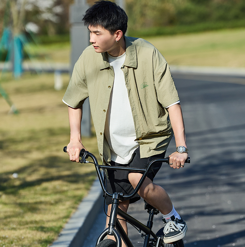 唐狮夏季新款泡泡纱短袖衬衫男翻领下摆双口袋日系复古衬衣外套潮