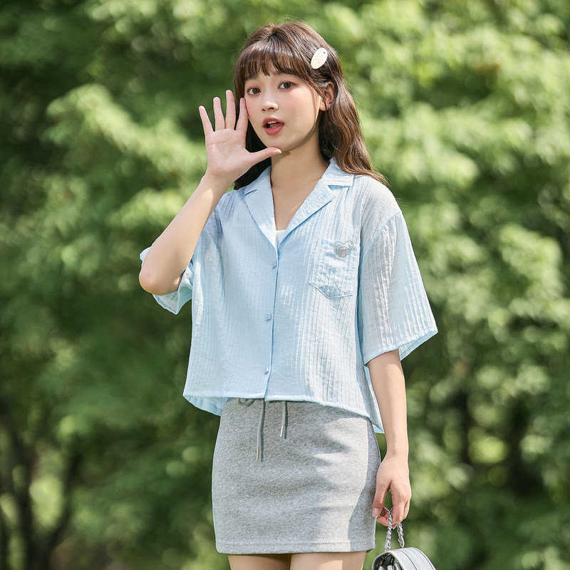 唐狮2024春夏新款短袖衬衫女肌理感轻薄短款衬衣宽松开衫正肩上衣