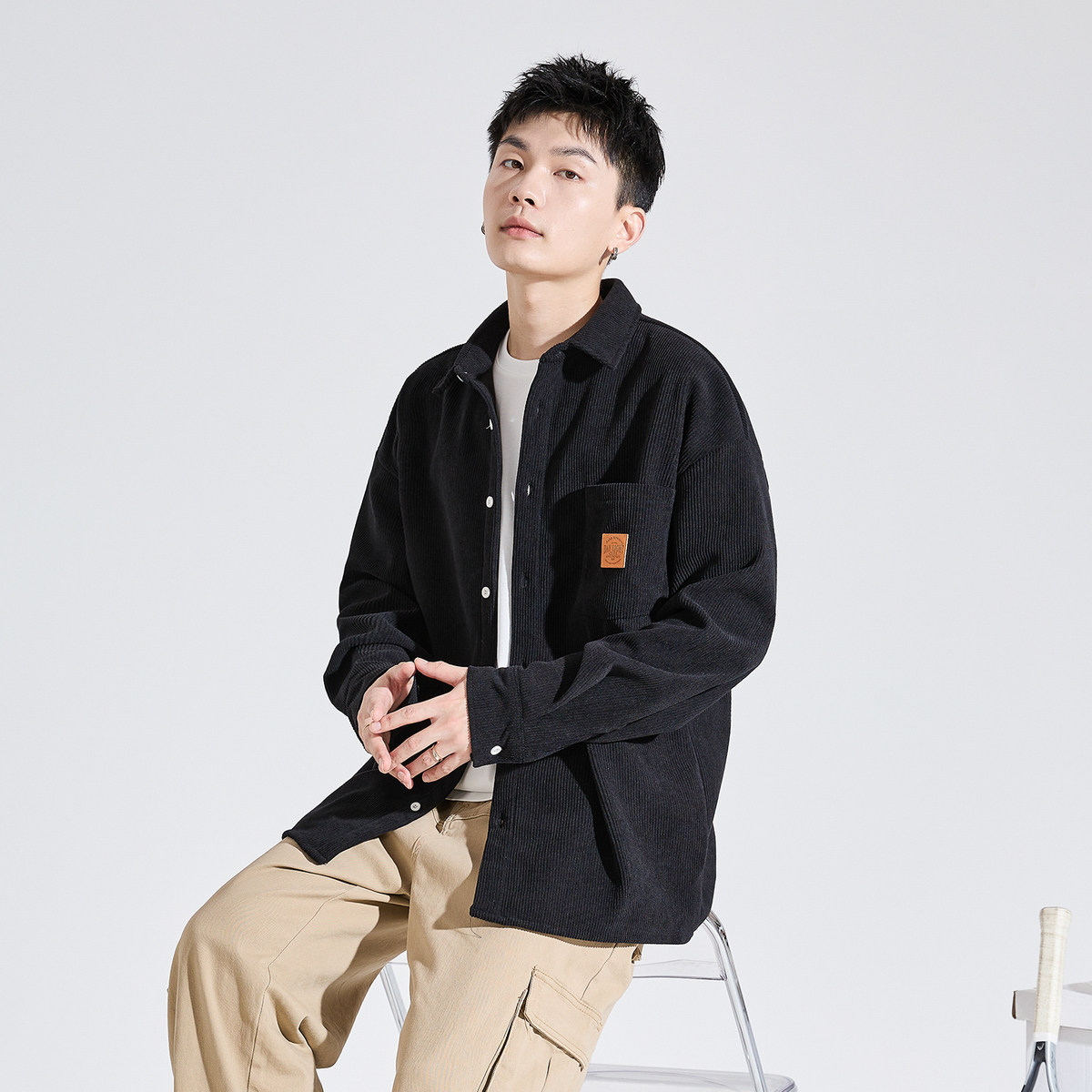 唐狮2024秋季新款男翻领前胸单口袋皮标长袖衬衫宽松日常休闲外套