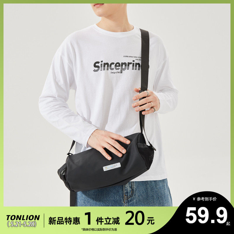 唐狮2022新款男斜挎包运动腰包ins潮男休闲单肩包大容量水桶包男