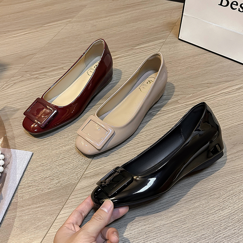 裸色方扣浅口单鞋女小个子