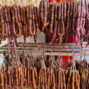 四川腊肠烟熏麻辣香肠农家土猪腊肉风干年货摆摊跑江湖展销会500g