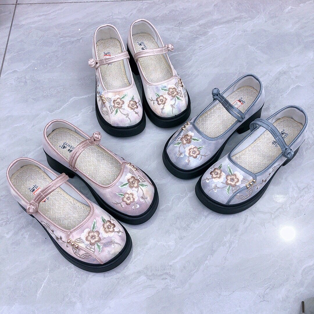 怡轩阁老北京布鞋新款新中式国风复古绣花汉服鞋轻便舒适防滑高跟