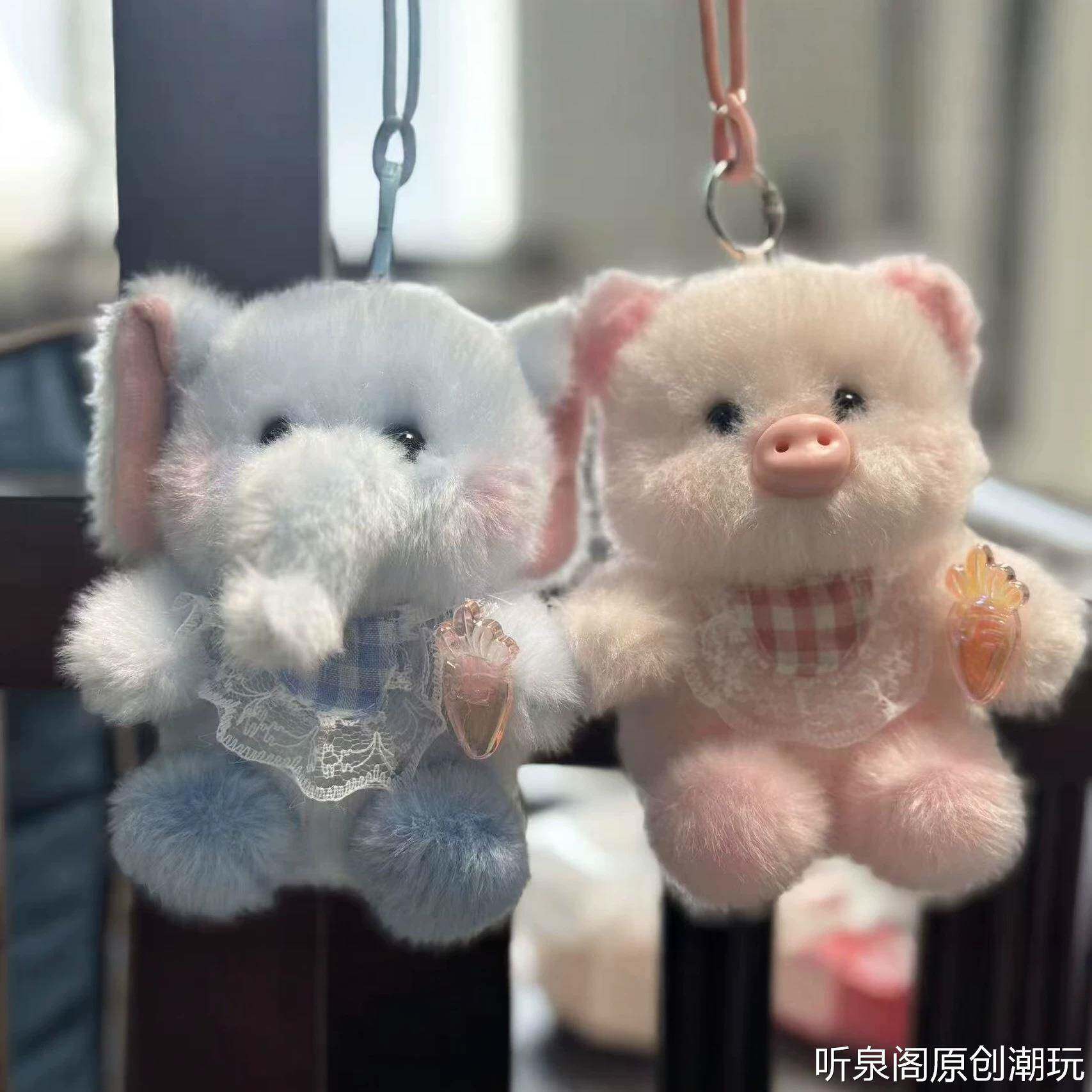 网红可爱围兜小猪挂件毛绒玩具公仔大象书包挂饰钥匙扣布娃娃玩偶
