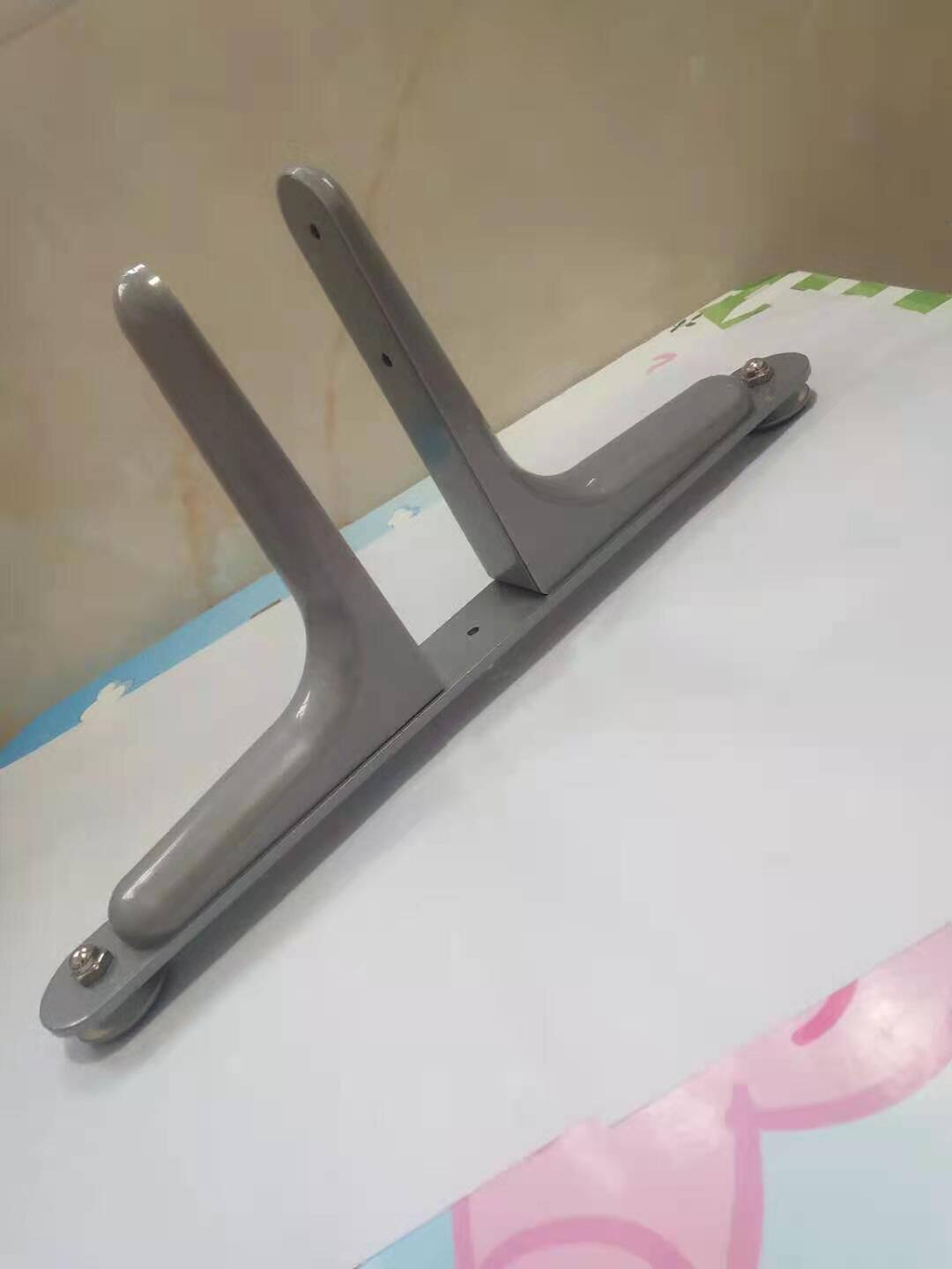 办公家具五金屏风隔断铝合金配件底座带轮支撑架平衡脚带滑轮刹车