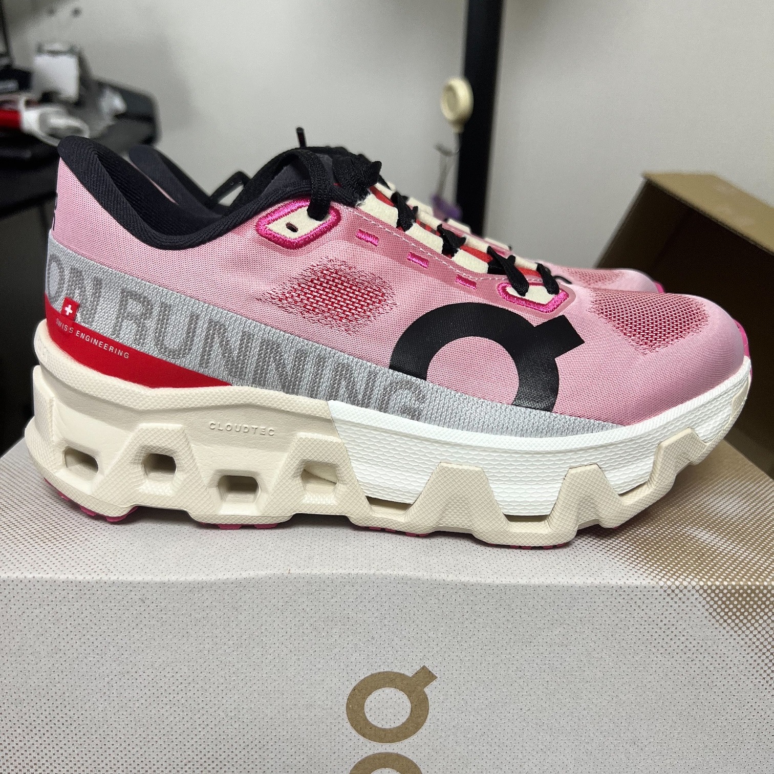 日本代购ON昂跑 Cloudmonster Hyper 女编织透气舒适缓震弹跳跑鞋