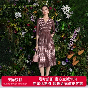 声雨竹官方旗舰店2026秋季红色条格V领连衣裙女七分袖A型直筒复古