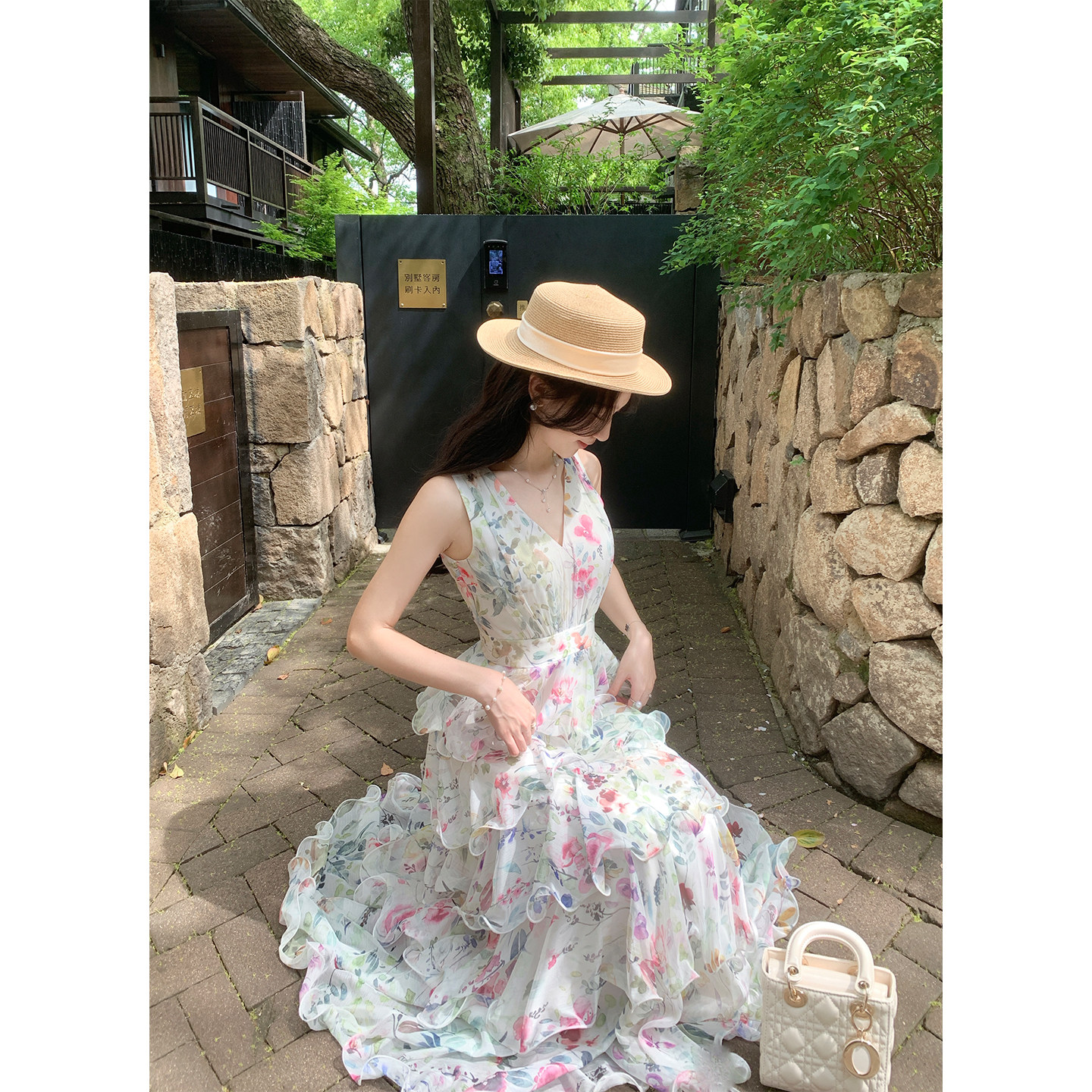 韩语琳 法式碎花V领连衣裙夏季新款仙气蛋糕裙收腰海边度假长裙