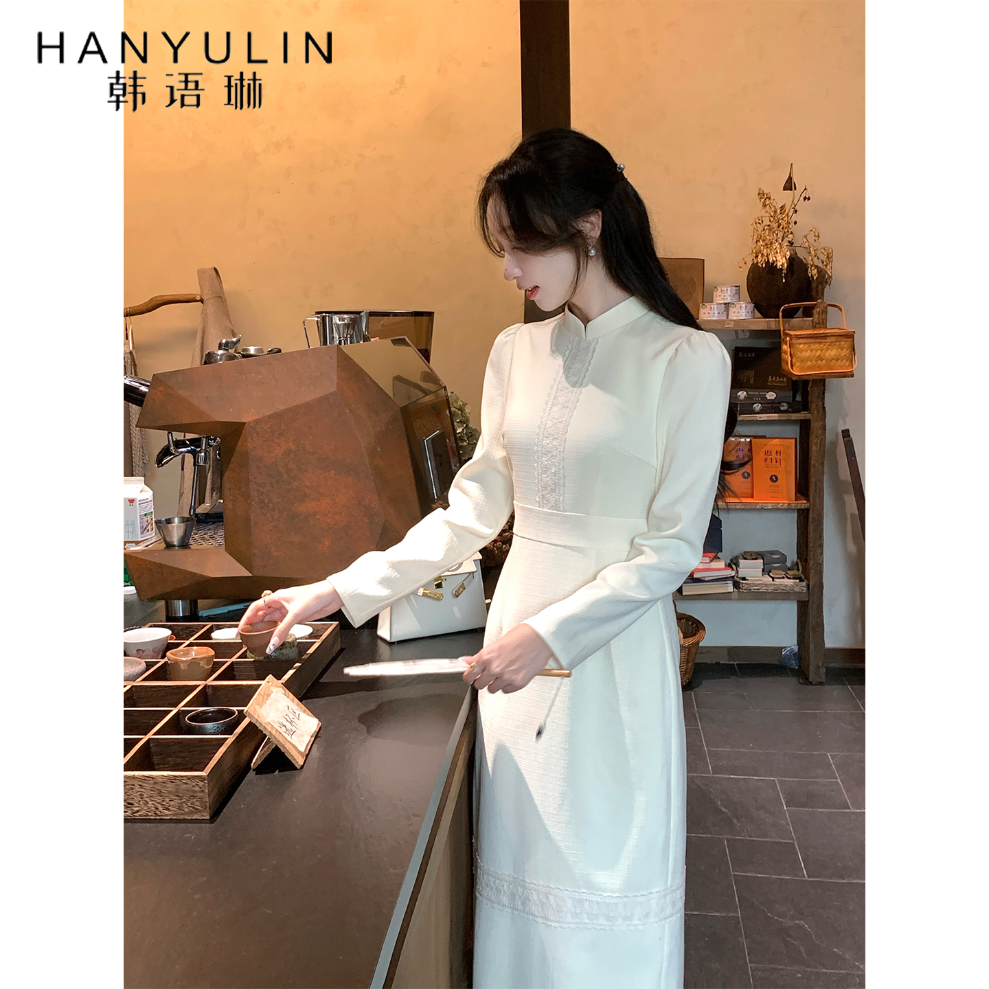 新中式立领刺绣长袖连衣裙