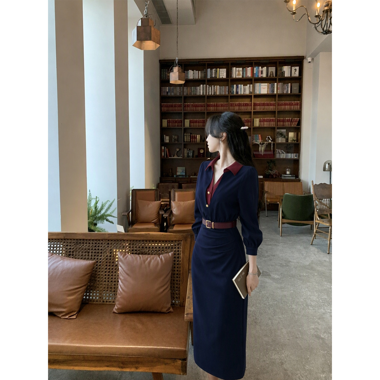 韩语琳撞色翻领连衣裙女秋季长袖收腰复古气质通勤包臀中长裙