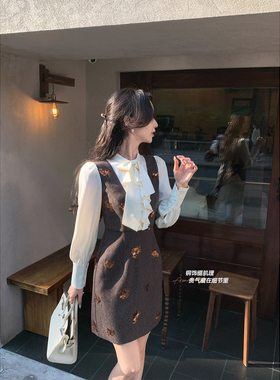 韩语琳 小香风假两件亮片连衣裙女冬季新款法式轻奢富家千金短裙