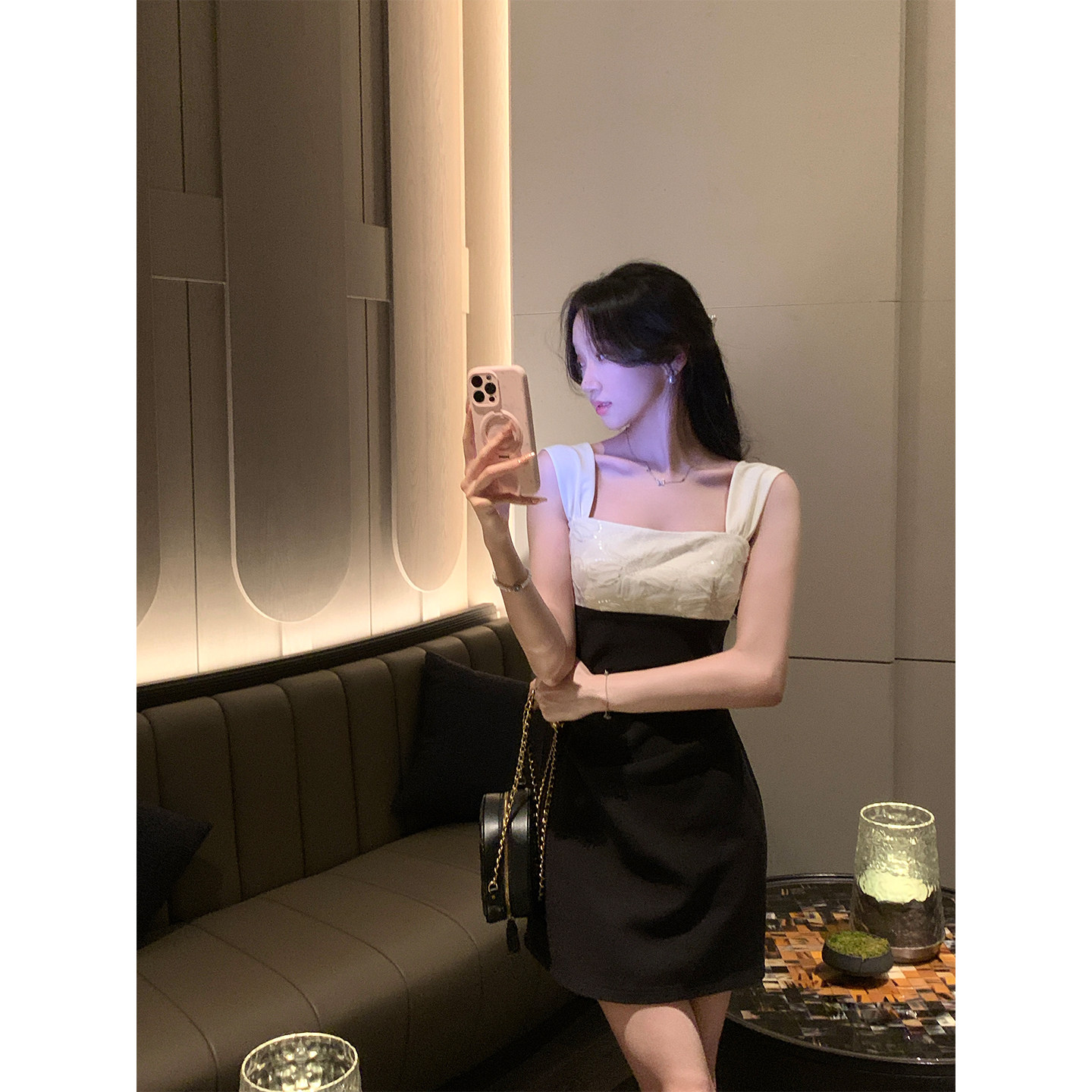 韩语琳 黑白拼接吊带连衣裙女夏季方领亮片气质收腰显瘦包臀短裙