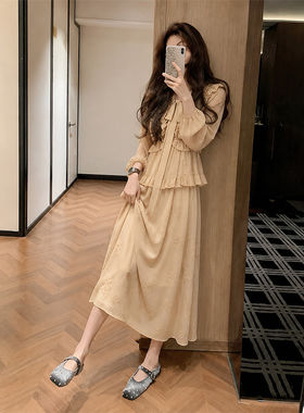 假两件气质黄色荷叶边泡泡袖连衣裙女26夏小个子独特巨好看长裙子