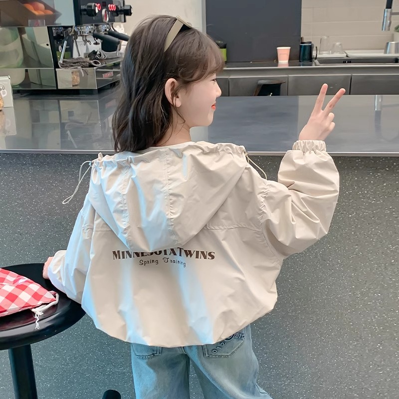 女童外套春秋款2025新款洋气儿童装冲锋衣秋季运动连帽上衣